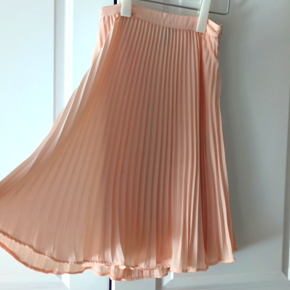 Blush pink pleated skirt